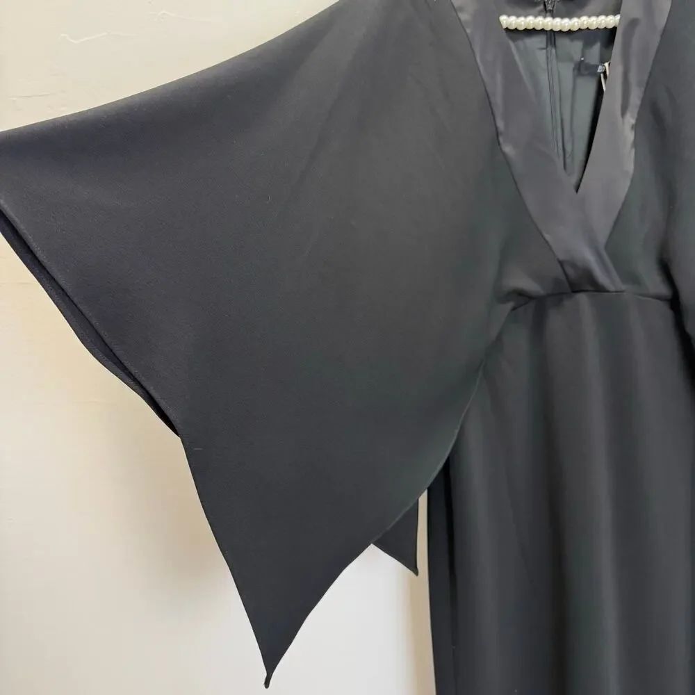 BADGLEY MISCHKA
Draped satin-trimmed crepe gown - Picture 7 of 11